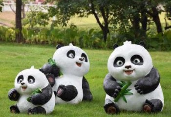 創(chuàng)意玻璃鋼熊貓雕塑廠家 步行街店門(mén)口雕塑 影視劇小品