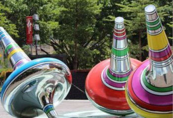 室內(nèi)陀螺雕塑 仿真景觀雕塑 大型地標雕塑