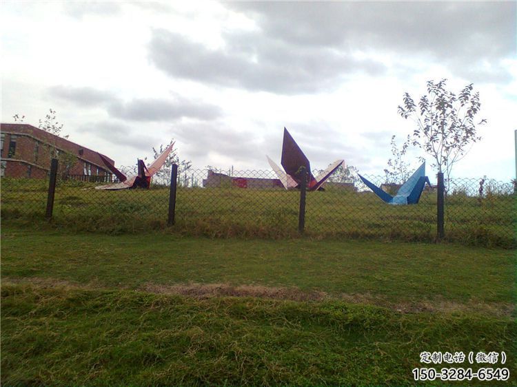 創(chuàng)意千紙鶴雕塑 啞光折紙風(fēng)格 公園鶴鳥(niǎo)雕塑 創(chuàng)意千紙鶴雕塑 啞光折紙風(fēng)格 公園鶴鳥(niǎo)雕塑