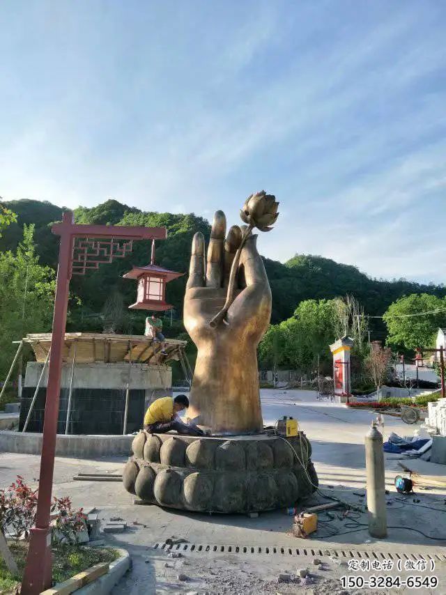 彩繪佛手雕塑 電鍍現(xiàn)代觀音手雕塑 公園雕塑 彩繪佛手雕塑 電鍍現(xiàn)代觀音手雕塑 公園雕塑
