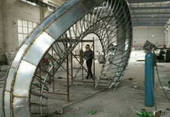 鏤空半圓門頭雕塑，不銹鋼結(jié)構(gòu)大門雕塑制作