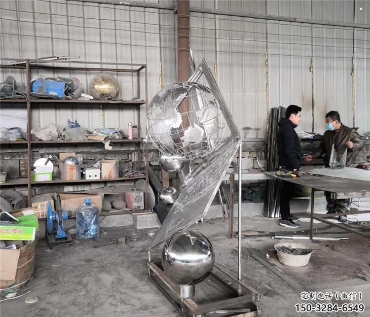 地球儀雕塑批發，鏡面工藝，景觀筆記本地球儀雕塑承接