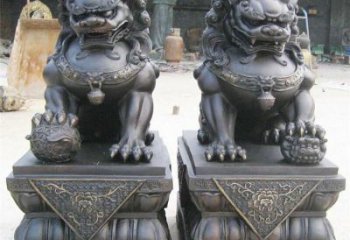 青銅獅子雕塑生產(chǎn)，圓雕系列，仿古蹲獅雕塑生產(chǎn)商