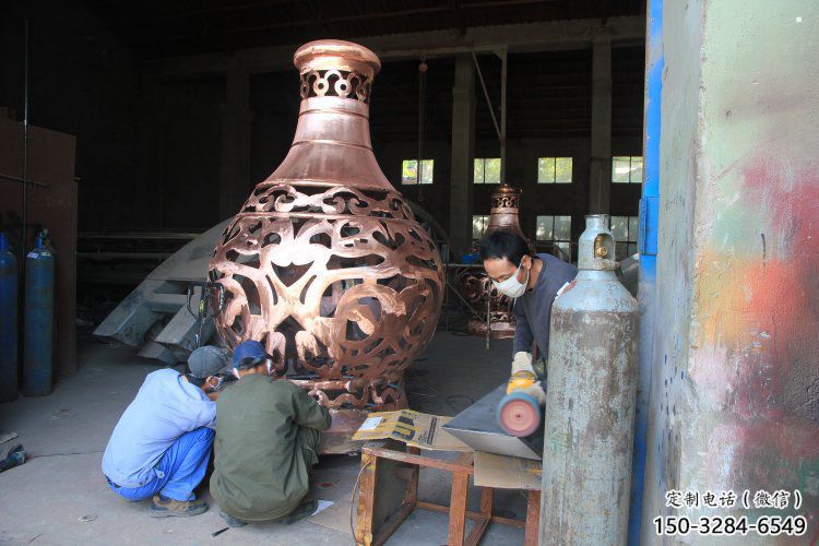 銅花瓶雕塑定做,廣場(chǎng)雕塑,室外銅花瓶雕塑提供 銅花瓶雕塑定做,廣場(chǎng)雕塑,室外銅花瓶雕塑提供