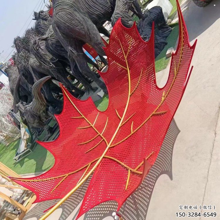 鏤空楓葉雕塑制造，街景小品，鐵藝楓葉雕塑廠家優價