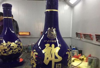 洋酒瓶雕塑選用，多彩藝術，玻璃鋼洋酒瓶雕塑展品