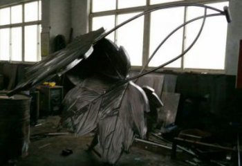 楓葉雕塑服務商，噴泉雕塑，不銹鋼楓葉雕塑訂做廠家