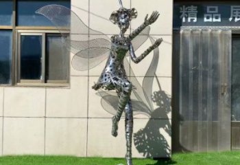 尖草坪現(xiàn)代鏤空舞者雕塑承接，歐式風(fēng)格，鐵藝跳舞雕塑精選