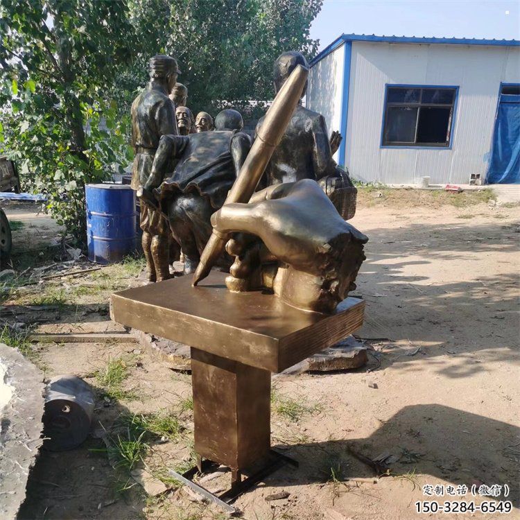 湖州手握鋼筆雕塑，街道標(biāo)識，玻璃鋼手握鋼筆雕塑廠家